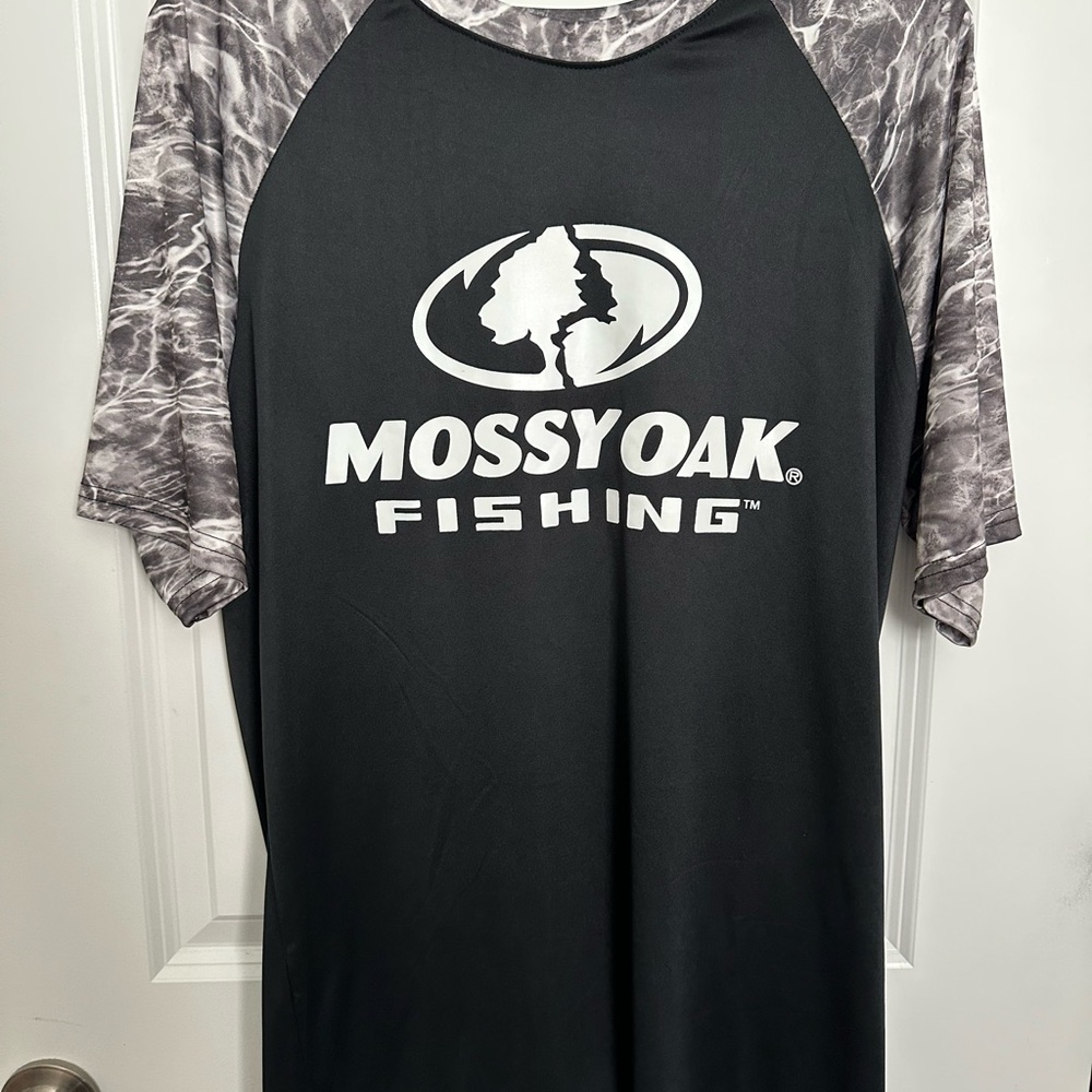 Mossy Oak Men's Black and Gray Fishing Shirt
